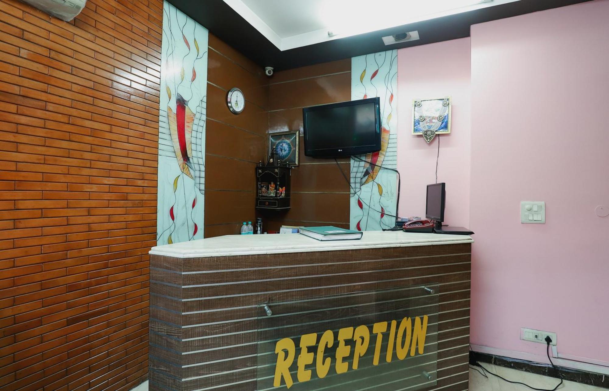 Hotel O J P Inn Near Patel Nagar Metro Station Yeni Delhi Dış mekan fotoğraf