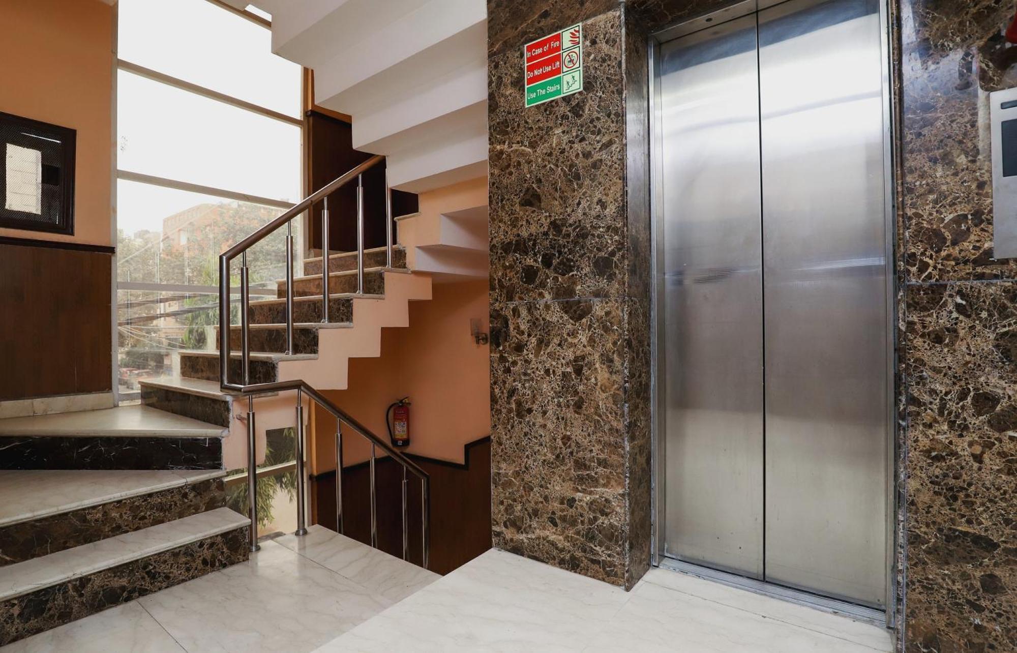 Hotel O J P Inn Near Patel Nagar Metro Station Yeni Delhi Dış mekan fotoğraf